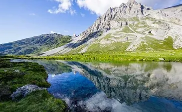 Lac en pleine montagne